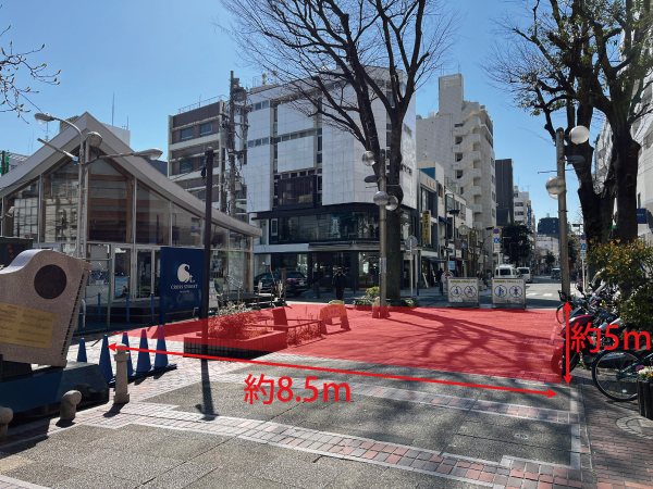 CROSS STREET前の写真
